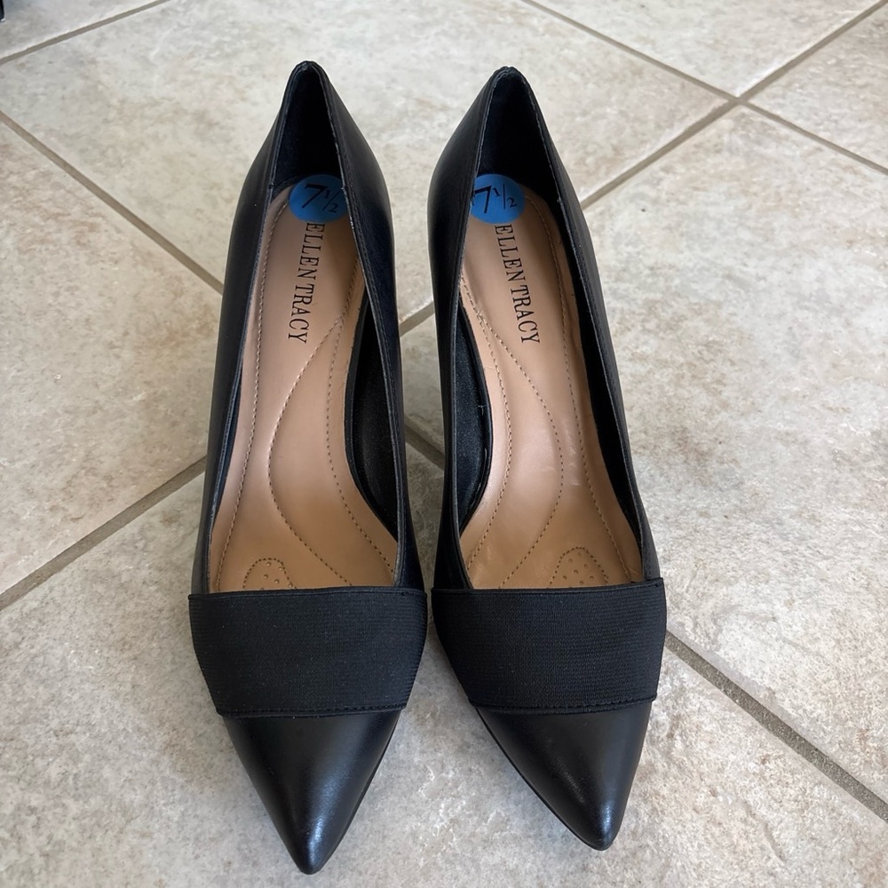 Ellen Tracy Black Pointed Toe Women's Pumps